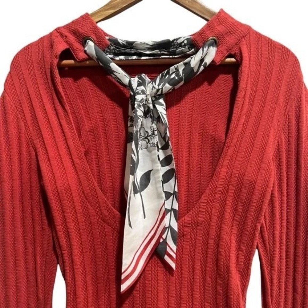 Free People Red Open Back Scarf Tie Long Sleeve Top S Mock Neck Boho Festival - Picture 6 of 11